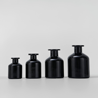 Bouteille diffuseur de parfum en verre noir épaissi de luxe avec pompon pour la décoration intérieure, flacons vides d'huiles essentielles en gros pour l'aromathérapie