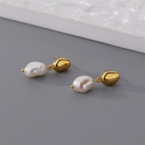 Pendientes de Perlas Naturales con Baño de Oro de 18k, Estilo Simple y Moderno - Product Image 2
