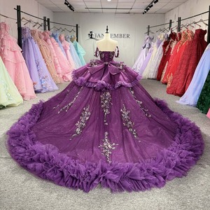 1577 Magnifique Ensemble Deux Pièces Violet avec Décolleté Cœur, Volants, Broderie, Imprimé, Perles et Paillettes, Robes de Bal Quinceañera avec Traîne Chapelle 100% - Product Image 3