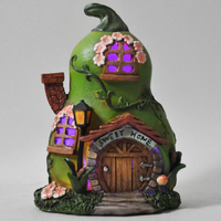 Maison de fée créative Sweet Pear avec lumières Ornement de jardin féerique en résine