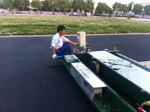 2.5 mètre de large automatique en plastique piste finisseur école aire de jeux route finisseur caoutchouc granule niveleur <span class=keywords><strong>prix</strong></span> - Product Image 6