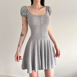 เดรสมินิเดรสทรงเอแขนพองผ้าถักลายริบสำหรับผู้หญิง คอรูปตัวยู แต่งกระดุม ทรงเข้ารูปลำลอง - Product Image 2