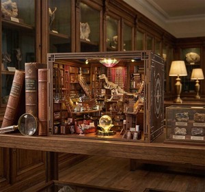 Minicity <span class=keywords><strong>Puzzle</strong></span> in Legno Beyond Library Max, Casa delle Bambole Fai-da-Te, Angolo Libreria Artigianale <span class=keywords><strong>con</strong></span> Copertura Antipolvere, Ideale come Regalo - Product Image 1