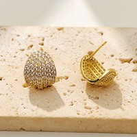 Boucles d'oreilles haut de gamme en forme de goutte en laiton et zircon, un accessoire tendance et de niche