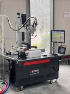 El efecto de la soldadura en materiales del sexo opuesto es bueno 1500W máquina de soldadura láser de fibra de batería de litio de cuatro ejes opcional - Product Image 5