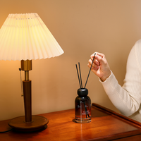 Diffuseur de parfum en verre professionnel OEM longue durée avec huiles essentielles fruitées sans flamme pour la décoration intérieure