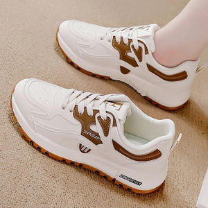 รองเท้าผ้าใบแฟชั่นผู้หญิงไซส์ใหญ่รุ่นใหม่ล่าสุด ฤดูใบไม้ผลิ 2026 สไตล์เกาหลี น้ำหนักเบา หนังแท้ วิ่งได้ ใส่สบายๆ แบบ Dad Shoes - Product Image 3