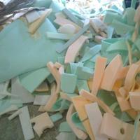 Déchets de mousse PU compressés sur mesure (taille et poids) pour la production de mousse rebondie – Matière première