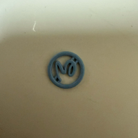 En gros, emblèmes métalliques ronds creux monogrammés, étiquettes de vêtements personnalisées avec logo circulaire, garnitures de vêtements DIY