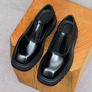 Nouvelles Chaussures Homme Automne 2025 en Cuir Brillant Imperméables Respirantes Décontractées à Semelle Épaisse Antidérapantes à Enfiler - Product Image 1