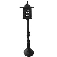 Lanterne de jardin en fonte robuste sur pied avec design orné, support de lampe extérieur et bougeoir paysager