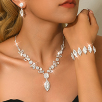 Ensemble collier et boucles d'oreilles à pampilles en diamant, chaîne de clavicule de luxe légère et exagérée, bijoux de mariage et de fiançailles haut de gamme