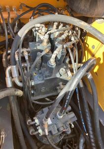 Excavadora de Ruedas Hyundai 150W-9 de Segunda Mano, de Buena Calidad y Precio Económico, Motor Cummins de 112kw, 15 Toneladas, Usada, en Venta en China - Product Image 5