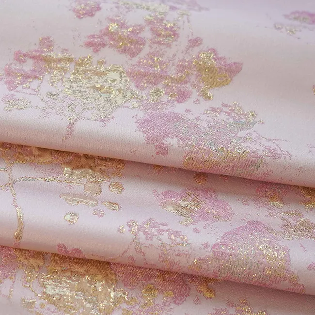 Vente de gros Jacquard doré en soie/polyester Tissu traditionnel chinois pour femme