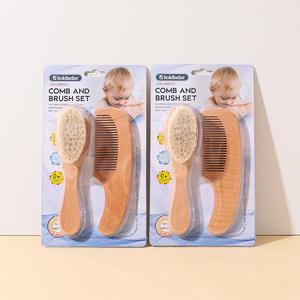 Ensemble de brosses et peignes pour bébé. Peigne à cheveux en bois de bouleau pour bébé. Brosse de bain et shampoing pour bébés, effet laine. - Product Image 4