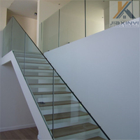 Rampe en verre en acier inoxydable avec balustres contemporains - Système de sécurité pour escalier extérieur, balcon, terrasse et piscine résistant à la rouille