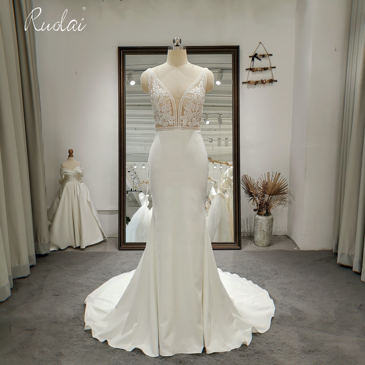 QD06059 Elegant Simple Beach Straps Lace Sleeveless Bride Gowns Appliqued V Back Mermaid Wedding Dress