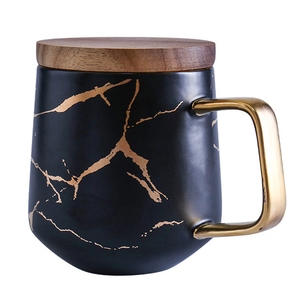 Taza de Cerámica Color Verde Dorado con Tapa y Cuchara - Product Image 5