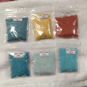 Opale synthétique concassée de laboratoire, 2 mm-30 mesh, pour bijoux en résine de bois, avec couleurs. - Product Image 1