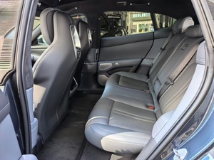 Xiaomi Yu7 2025 Version <span class=keywords><strong>Max</strong></span> 4x4 Peinture d'origine 7200 km Voiture électrique d'occasion Gris Cambrian avec kit sport en fibre de carbone Étriers <span class=keywords><strong>Brembo</strong></span> - Product Image 4