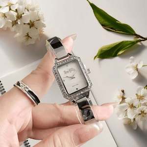 นาฬิกาควอตซ์ผู้ชาย ตัวเรือนโลหะผสม ขนาด 40 มม. สายซิลิโคน ลายการ์ตูน - Product Image 2