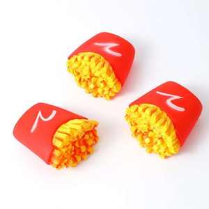 Mainan Kunyah Anjing Vinyl Kecil Desain Kentang Goreng Berbunyi Menggemaskan untuk Latihan Bermain Harian di Dalam dan Luar Ruangan - Product Image 5