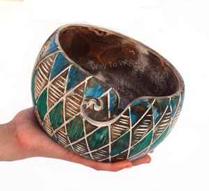 Grand bol à laine en bois fait à la main, durable, écologique, portable, artisanal, design lisse pour le crochet, le tricot, la laine - Product Image 1