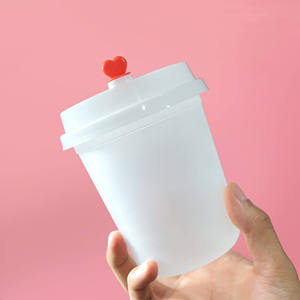 Gobelet jetable à paroi simple en PP de 90 mm avec couvercle pour bière, vin, soda, thé, café, jus et autres boissons (conception en forme de U) - Product Image 1