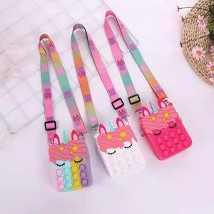 Vente flash - Pinceaux de maquillage en silicone souple pour femmes - Trousse de toilette de voyage - Pochette personnalisée avec logo - Fonction imperméable - Product Image 5
