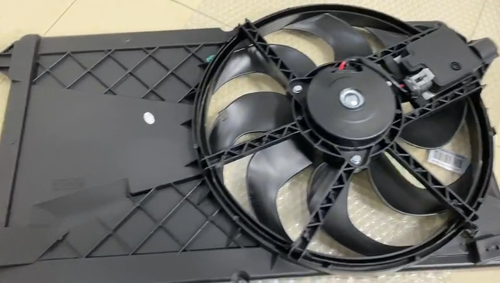 ラジエーターファンアセンブリフォーカスC Max冷却ファンL33X-15-025F