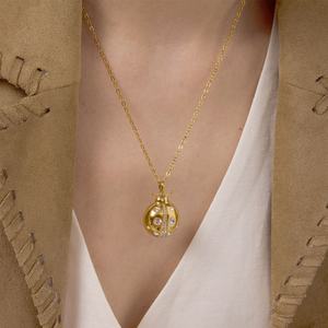 สร้อยคอแฟชั่นดีไซน์เนอร์ทรงด้วงประดับเพชรซิคอนสำหรับผู้หญิง สไตล์โบฮีเมียน ชุบทอง 14k ผลิตจากสแตนเลสสตีล 316L PVD - Product Image 4