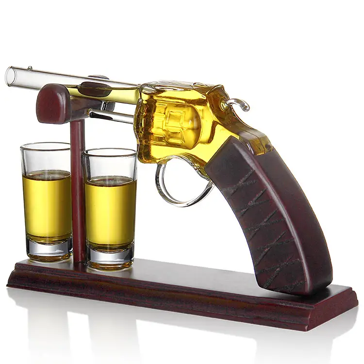 Penjualan terlaris whiskey decanter set Revolver botol kaca decanter wadah kaca pistol decanter ak 47 senjata berbentuk botol kaca