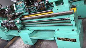 Tour à métaux horizontal manuel conventionnel d'<span class=keywords><strong>occasion</strong></span> 6250, 2000 mm, 2 m avec chariot, à bon prix - Product Image 3