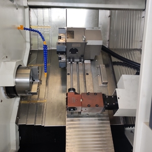 Eixo Y Automático de Metal, Equipado com Cama Inclinada a 45 Graus e Torre de Ferramentas Elétricas, Ideal para Peças de Alta Precisão. - Product Image 4