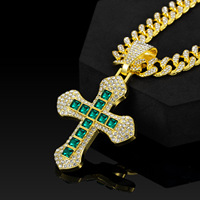 Pendentif religieux chrétien tendance Hip Hop avec croix multicolore entièrement sertie de zircone cubique, plaqué or 18 carats, avec chaîne à maillons pour unisexe