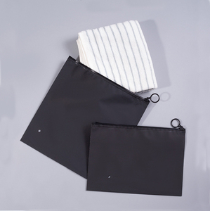 Bolsa de Plástico con Cierre Ziplock y Logotipo Personalizado, Bolsa de Embalaje para Toallas y Calcetines, Bolsa con Cierre Negra y Anillo Negro - Product Image 1