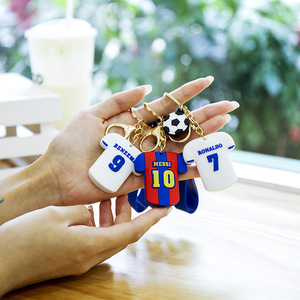 Porte-clés football 3D T-shirt sport Messi Ronaldo Porte-clés porte-clés en caoutchouc silicone - Product Image 3