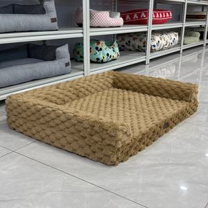 Canapé pour chien en velours de maïs de luxe sur mesure, lit pour animaux de compagnie doux et confortable conçu pour les grands chiens - Product Image 3