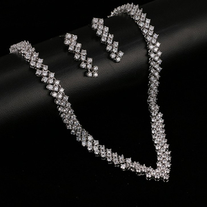 Conjunto de Aretes y Collar Roman <span class=keywords><strong>II</strong></span> con Circones Plateados - Joyería Elegante para Mujer, Ideal para Regalo y Fiestas, Exhibición de Lujo - Product Image 4