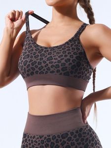 Ensemble de vêtements de <span class=keywords><strong>sport</strong></span> sans couture à imprimé léopard pour femmes, <span class=keywords><strong>soutien</strong></span>-<span class=keywords><strong>gorge</strong></span> de <span class=keywords><strong>sport</strong></span> à dos croisé et short de cycliste taille haute, vêtements de yoga et de gym - Product Image 4