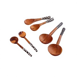 Ensemble de cuillères et fourchettes en bois de qualité supérieure, couleur marron, pour la maison, l'hôtel et la restauration. - Product Image 1