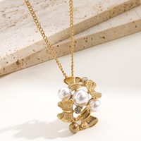 Ensemble de bijoux pour femmes en acier inoxydable vintage plaqué or 18 carats avec perles et fleurs, comprenant un collier, un bracelet et une bague - Étanche - Idéal pour un cadeau