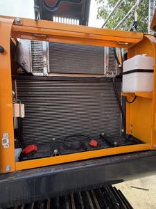 Excavatrice sur chenilles Hyundai HX225HD, moteur puissant et hydraulique stable, excavatrice d'occasion pour travaux de terrassement, construction routière avec certification CE - Product Image 5