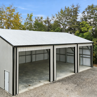 Garage préfabriqué durable pour trois voitures, structure en acier, installation rapide et conception personnalisée pour le stationnement des voitures