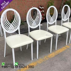 Chaise de restaurant empilable en métal blanc et or pour banquet, vente d'usine en Chine, mobilier pour banquet et hôtel - Product Image 1