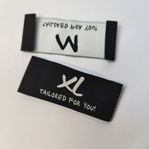 Etiquetas Tejidas Personalizadas de Poliéster con Pliegue Final, Diseño Gratuito, Bajo Precio, para Prendas, Sombreros y Zapatos - Etiquetas Ecológicas con Logotipo de Marca para el Cuello - Product Image 2