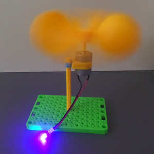 Kit de Mini Generador Eólico F5 de Plástico, Juguete Científico con Energía Solar para Niños de 7-9 Años, Proyecto Educativo STEM de Bricolaje con Forma Geométrica - Product Image 1