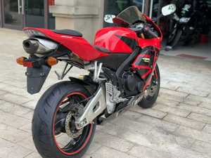 Motocicleta Deportiva <span class=keywords><strong>Honda</strong></span> CBR600 con Motor Refrigerado por Agua, Ideal para Carreras de Alta Velocidad y Entusiastas de la Pista - Product Image 4