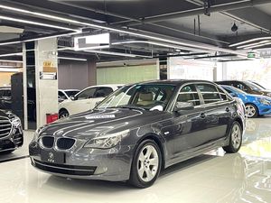 BMW 520Li 2010 2.0L 6AT 5 places – Berline de luxe allemande d'occasion haut de gamme, véhicule spacieux pour cadres, destiné aux acheteurs internationaux - Product Image 1