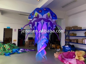 Marionnette gonflable géante et colorée en forme de méduse pour défilé d'adultes - Product Image 4